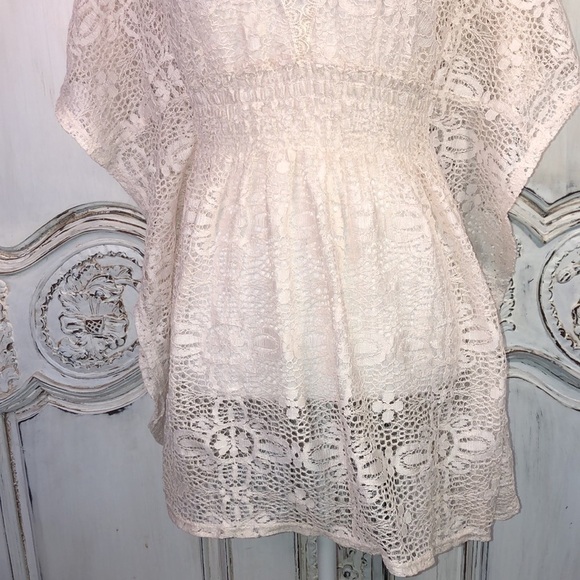 Xhilaration Cream Lace V Neck Smocked Waist Tie Back Batwing Top Size Small - Picture 4 of 11